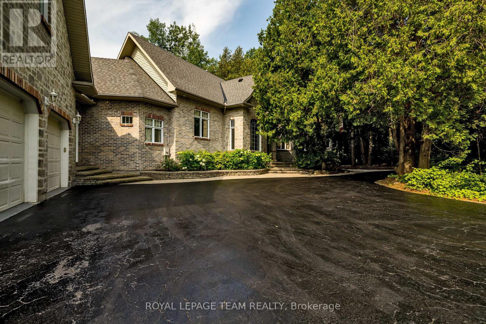 6196 DEERMEADOW DRIVE, Ottawa, Ontario