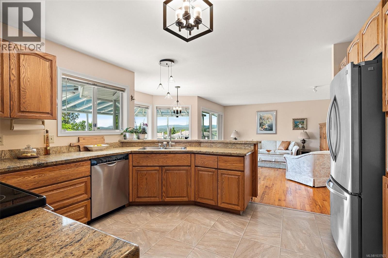 858 Maltwood Terr, Saanich, British Columbia  V8X 5C7 - Photo 18 - 1037923