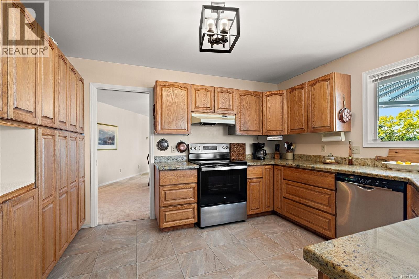 858 Maltwood Terr, Saanich, British Columbia  V8X 5C7 - Photo 20 - 1037923