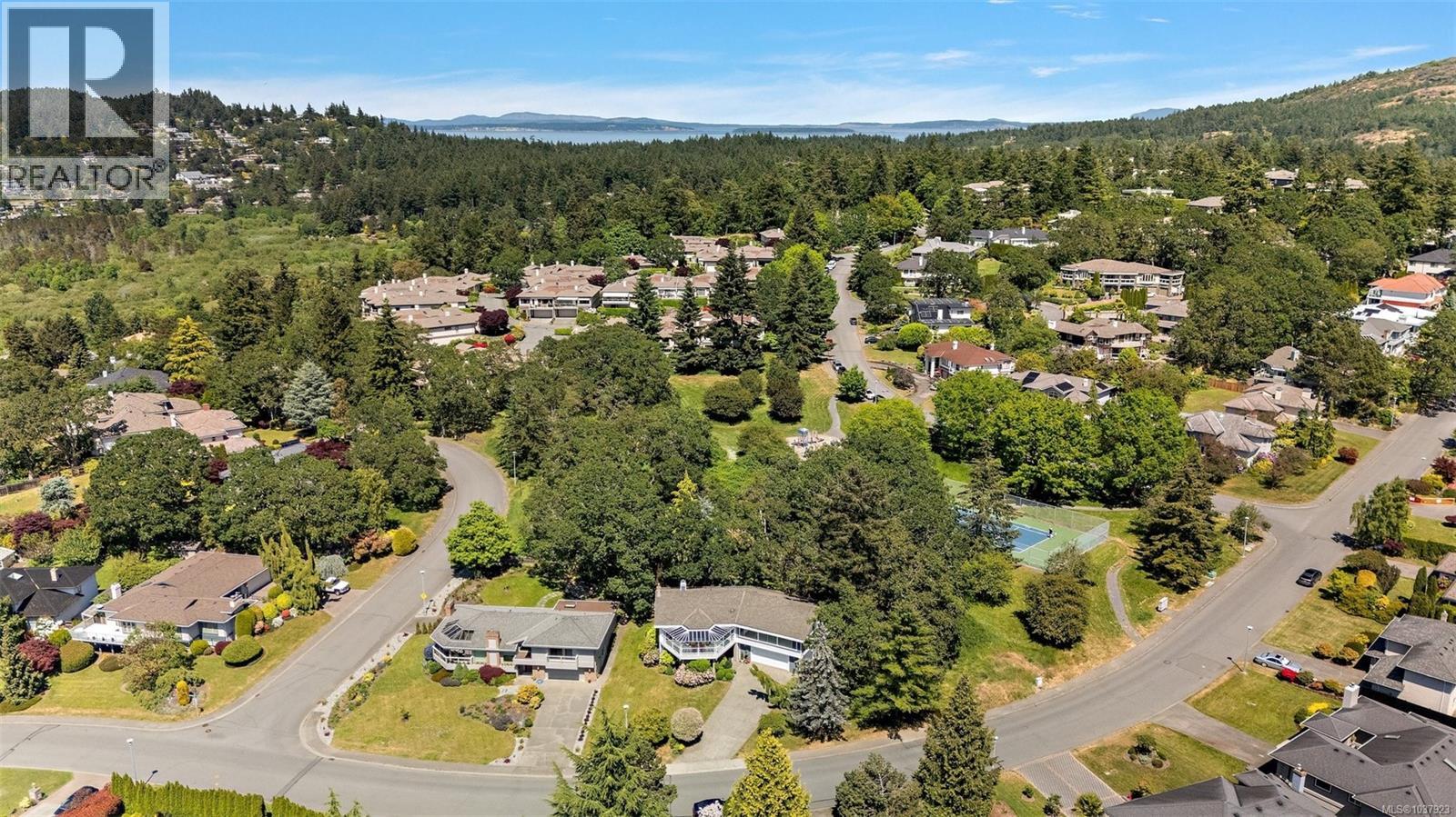 858 Maltwood Terr, Saanich, British Columbia  V8X 5C7 - Photo 48 - 1037923