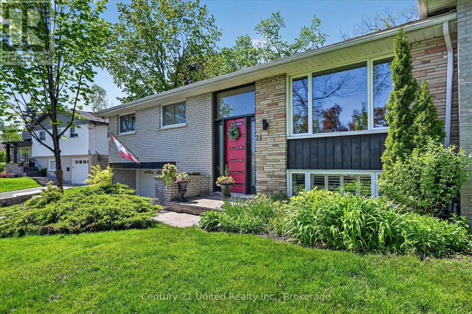 11 Crestwood Avenue, Peterborough, Ontario  K9J 1M9 - Photo 2 - X13171380