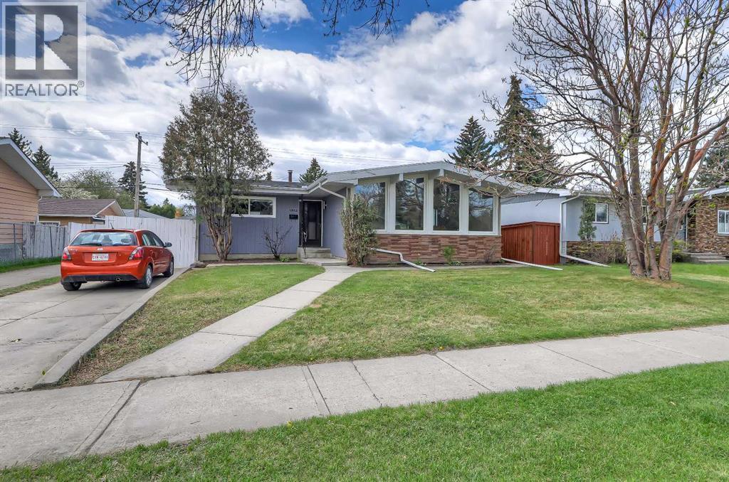 1315 Northmount Drive Nw, Calgary, Alberta  T2L 0C9 - Photo 2 - A2312941