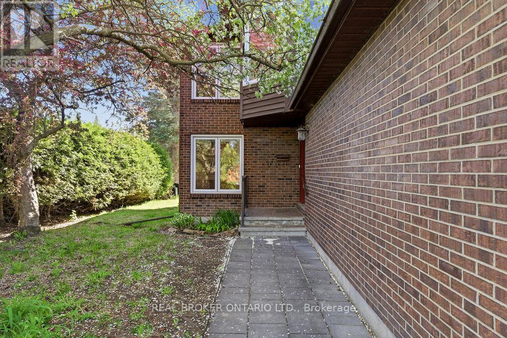 330 Fernleaf Crescent, Ottawa, Ontario  K1E 2Z4 - Photo 3 - X13171276