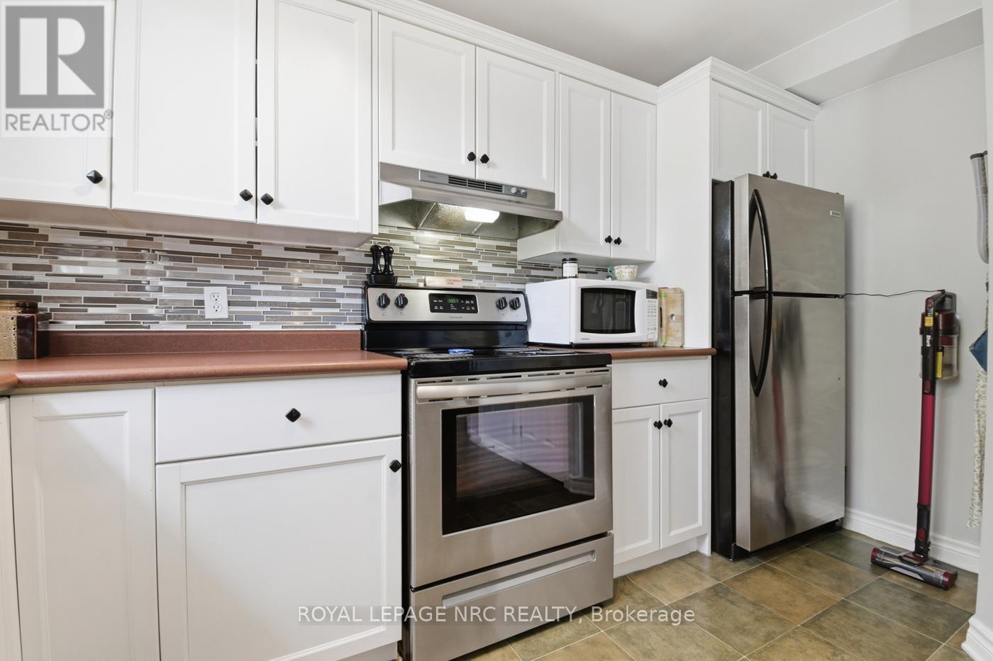 31 Christmas Street, Port Colborne, Ontario  L3K 1M3 - Photo 13 - X13171346