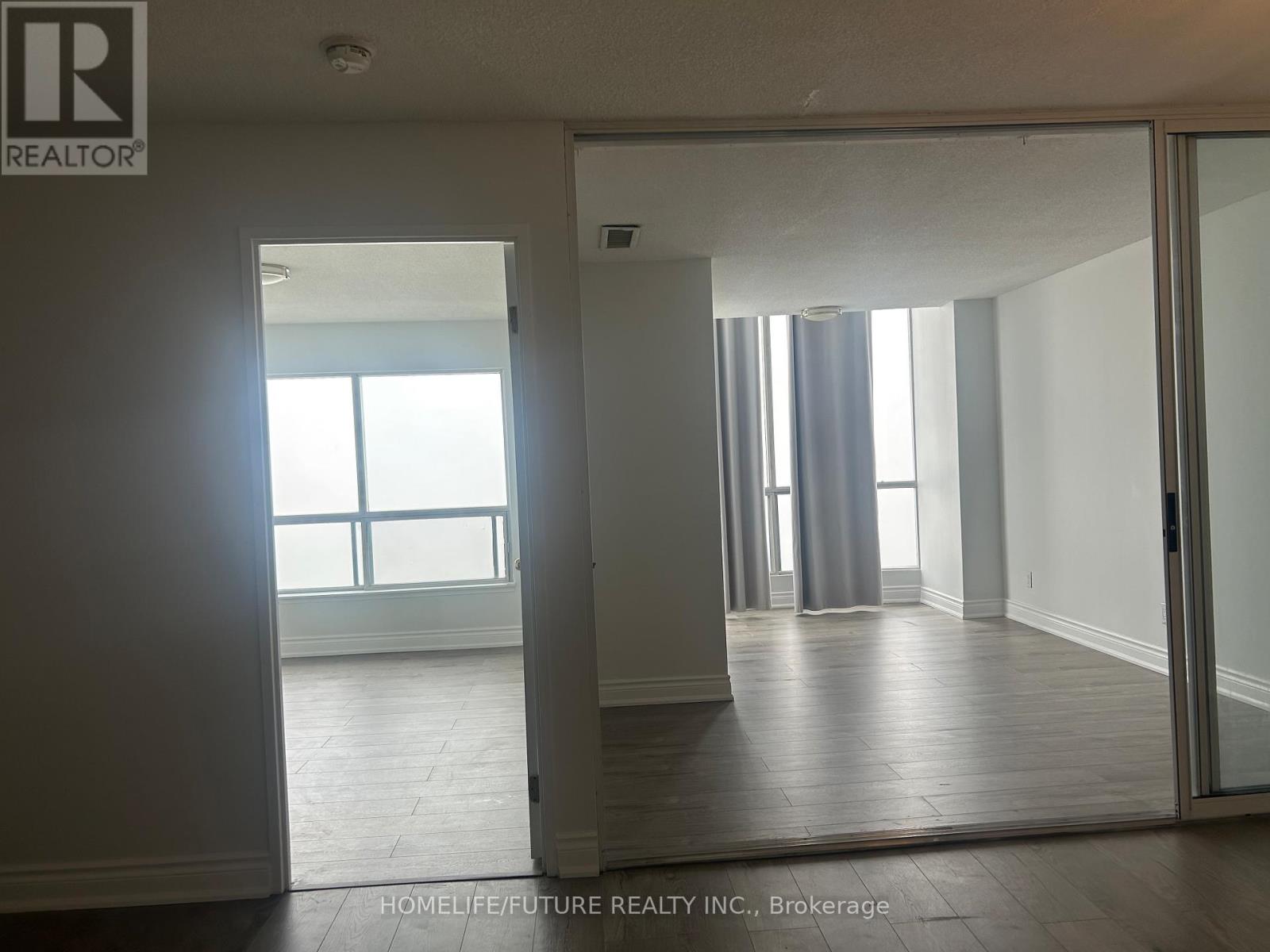 2209 - 2550 Lawrence Avenue, Toronto, Ontario  M1P 4Z3 - Photo 3 - E13170442