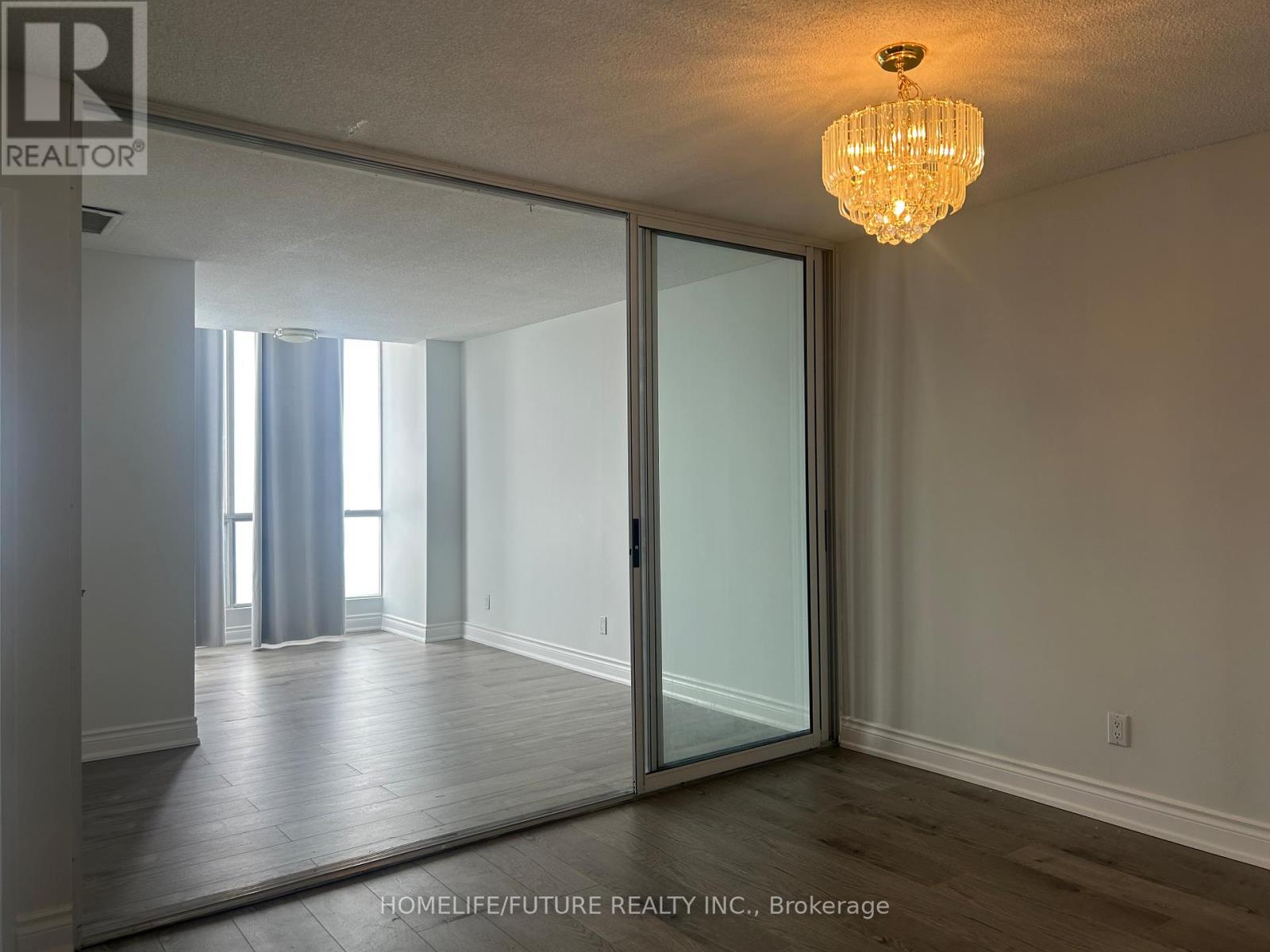 2209 - 2550 Lawrence Avenue, Toronto, Ontario  M1P 4Z3 - Photo 5 - E13170442