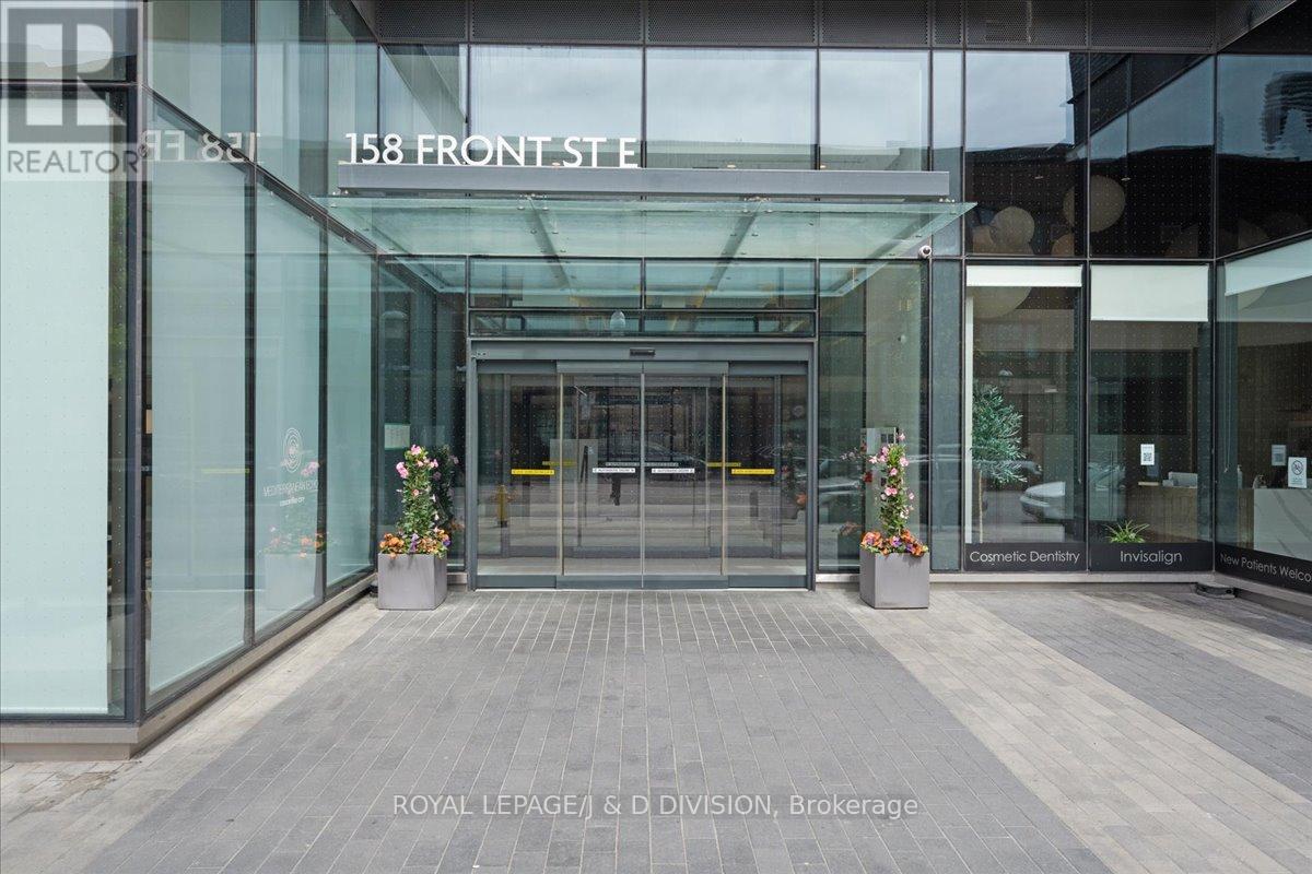 1018 - 158 Front Street E, Toronto, Ontario  M5A 0K9 - Photo 2 - C13171170