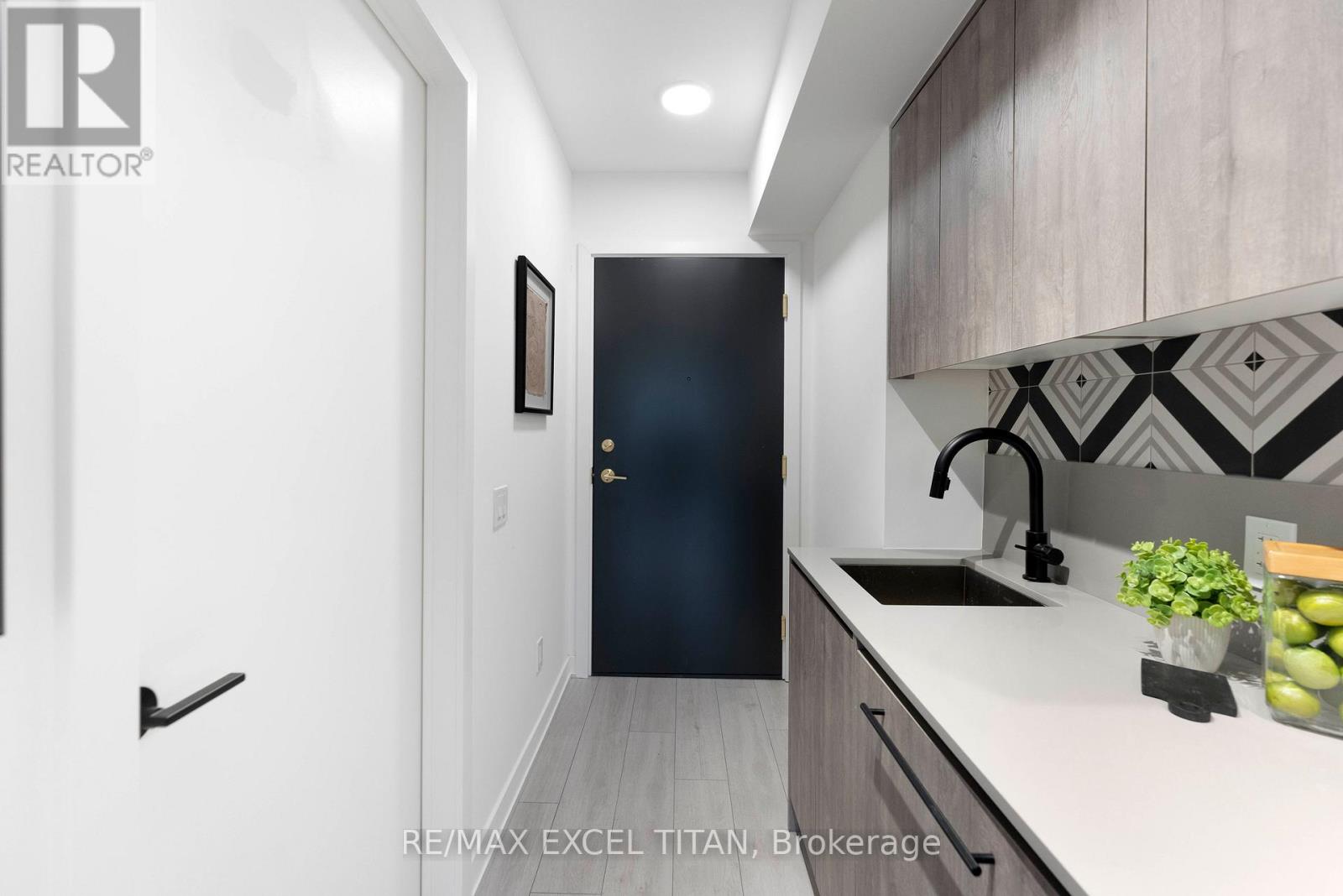 709 - 5 Lakeview Avenue, Toronto, Ontario  M6J 0H3 - Photo 4 - C13171324