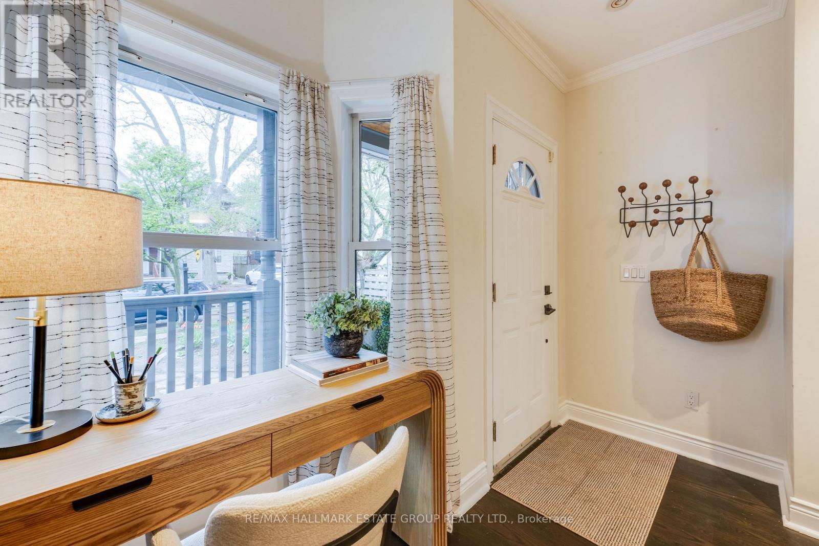203 Rhodes Avenue, Toronto, Ontario  M4L 3A2 - Photo 4 - E13171404