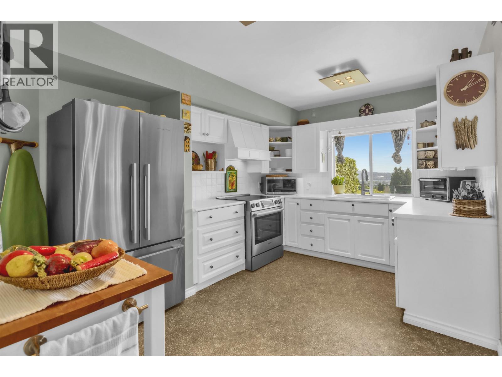 901 Calverhall Street, North Vancouver, British Columbia  V7L 1Y1 - Photo 8 - R3127473