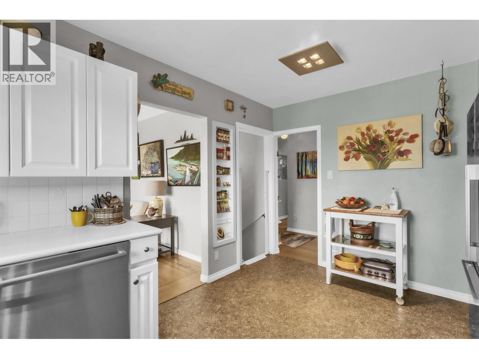 901 Calverhall Street, North Vancouver, British Columbia  V7L 1Y1 - Photo 9 - R3127473