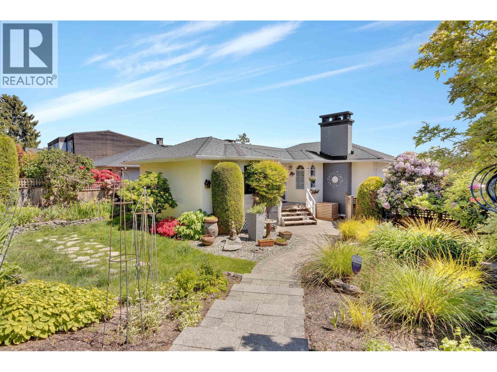 901 Calverhall Street, North Vancouver, British Columbia  V7L 1Y1 - Photo 1 - R3127473