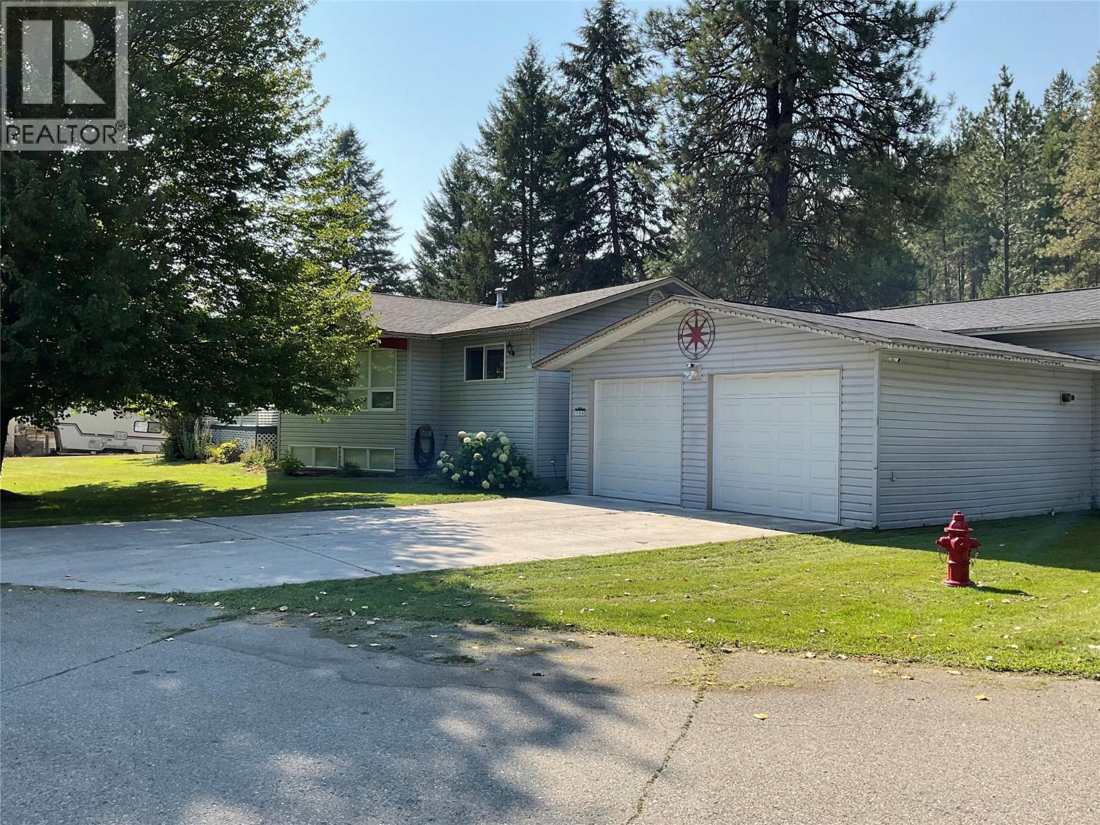 706 Central Avenue, Midway, British Columbia  V0H 1M0 - Photo 2 - 10372210