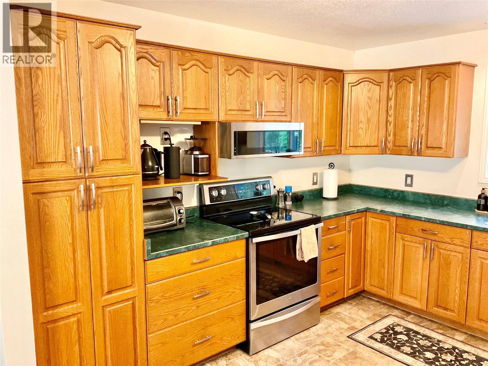 706 Central Avenue, Midway, British Columbia  V0H 1M0 - Photo 29 - 10372210