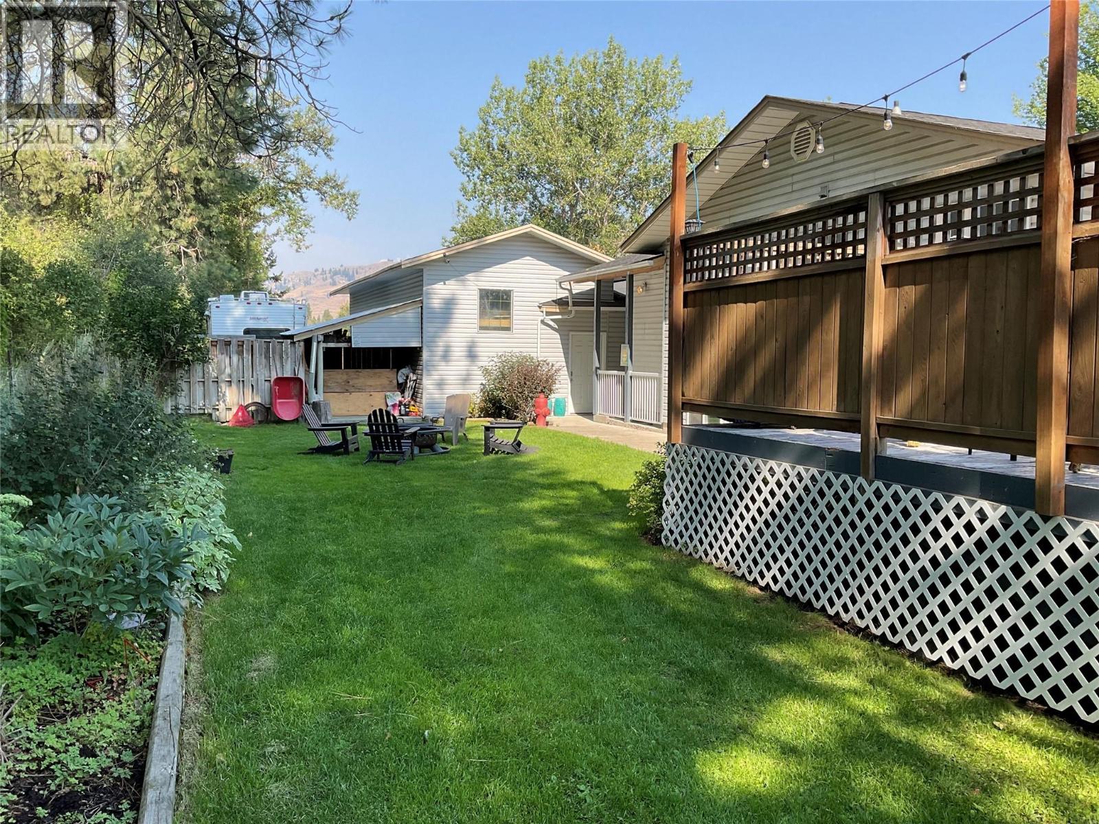 706 Central Avenue, Midway, British Columbia  V0H 1M0 - Photo 11 - 10372210