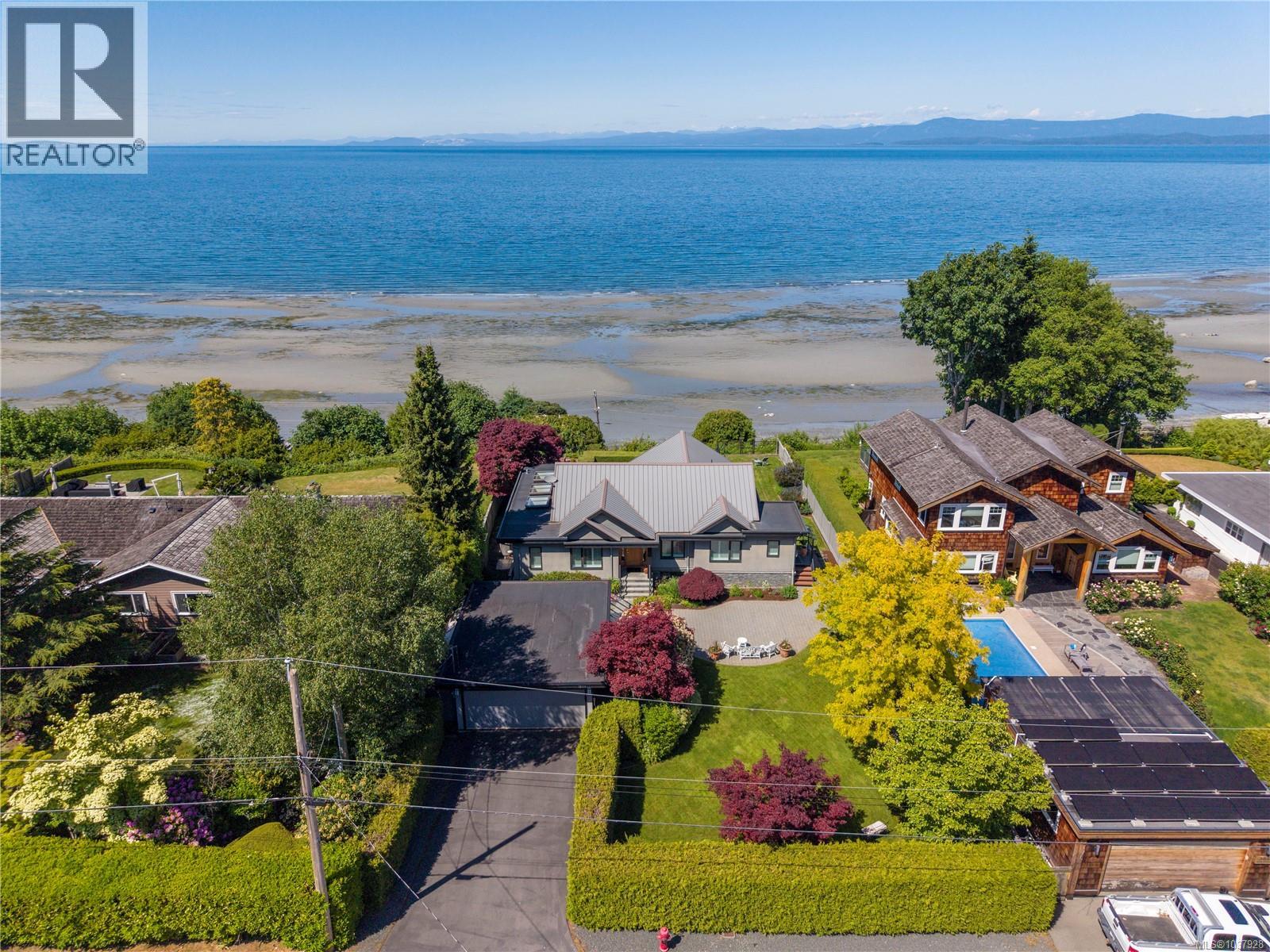 311 Poplar Ave, Qualicum Beach, British Columbia  V9K 1J7 - Photo 1 - 1037928