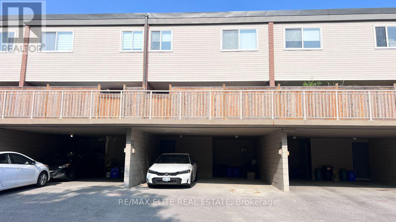 205 MILESTONE CRESCENT, Aurora, Ontario