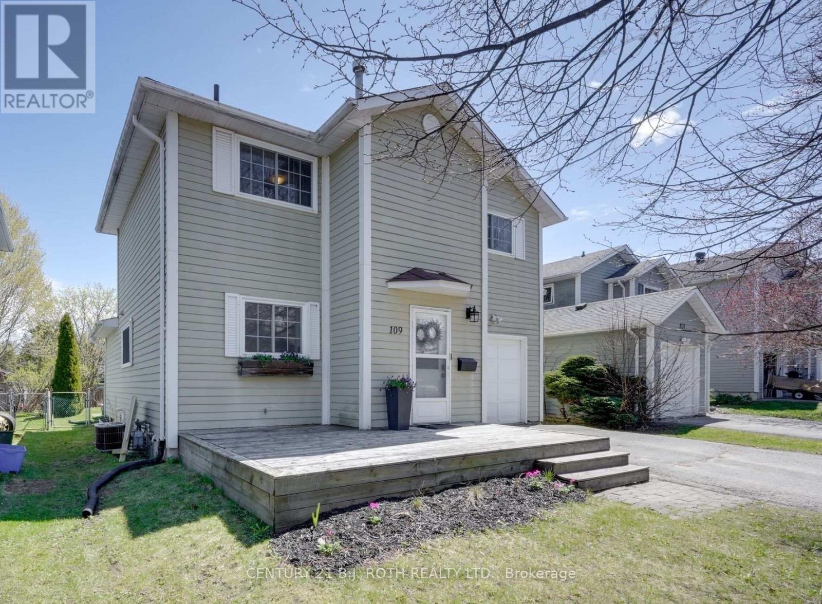 109 Elizabeth Street, Barrie (Ardagh), Ontario  L4N 6P2 - Photo 1 - S13171344