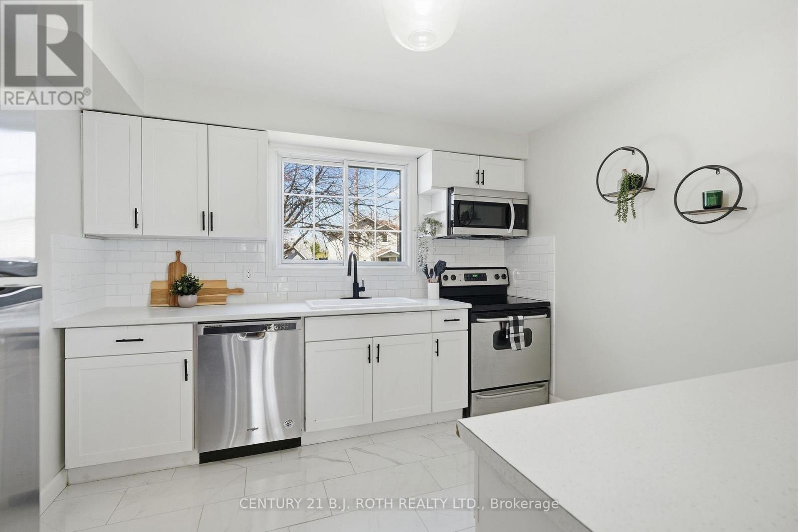109 Elizabeth Street, Barrie (Ardagh), Ontario  L4N 6P2 - Photo 8 - S13171344