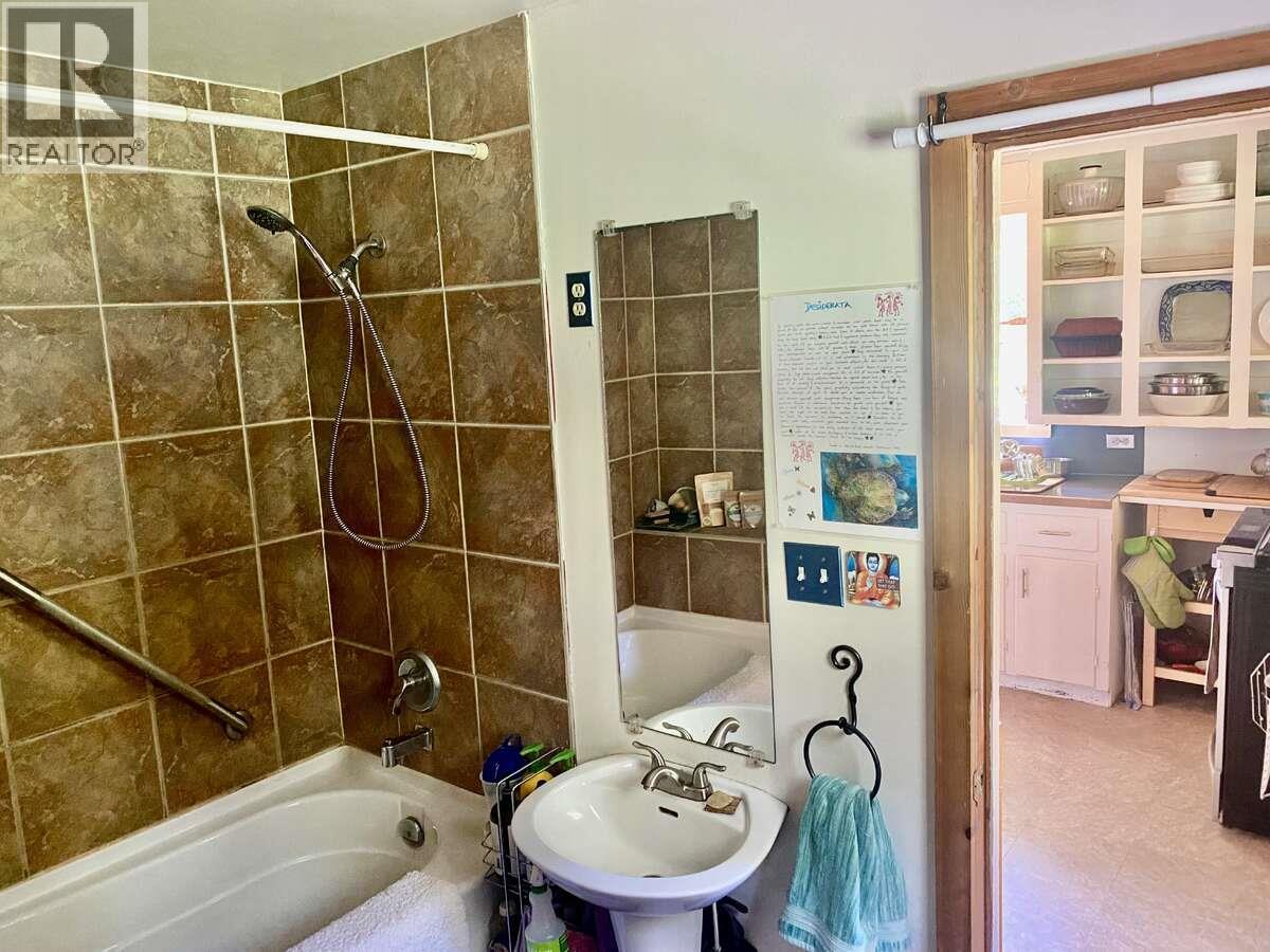 16278 3a Highway, Crawford Bay, British Columbia  V0B 1E0 - Photo 35 - 10388584