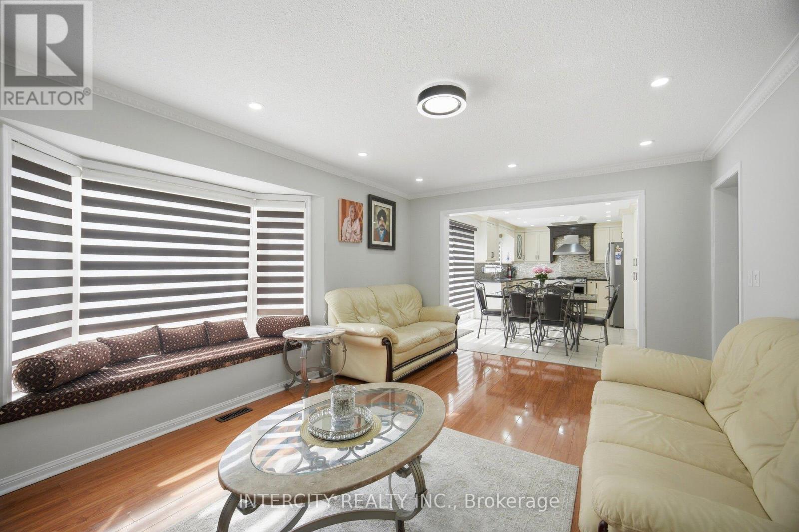 14 Maldives Crescent, Brampton, Ontario  L6P 1L5 - Photo 11 - W13171200