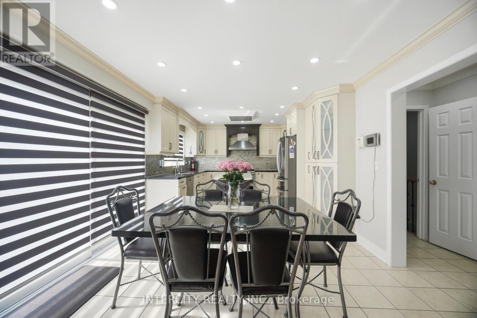 14 Maldives Crescent, Brampton, Ontario  L6P 1L5 - Photo 13 - W13171200