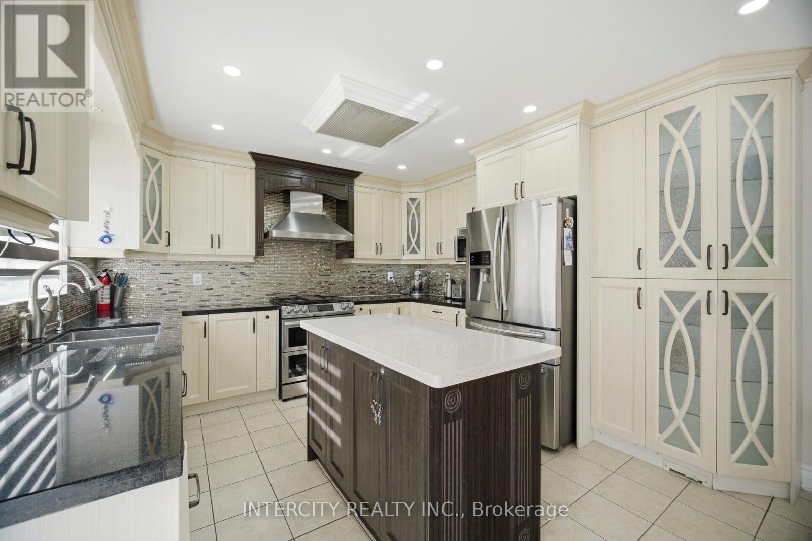 14 Maldives Crescent, Brampton, Ontario  L6P 1L5 - Photo 14 - W13171200