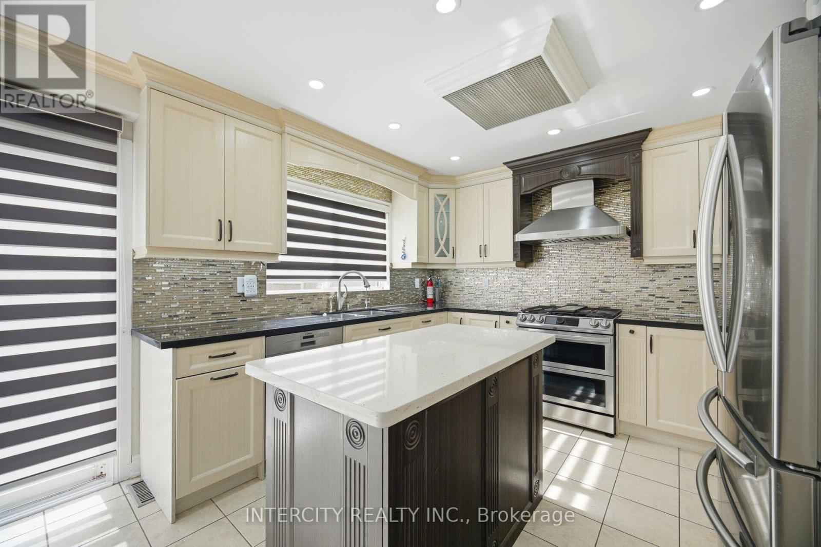 14 Maldives Crescent, Brampton, Ontario  L6P 1L5 - Photo 15 - W13171200