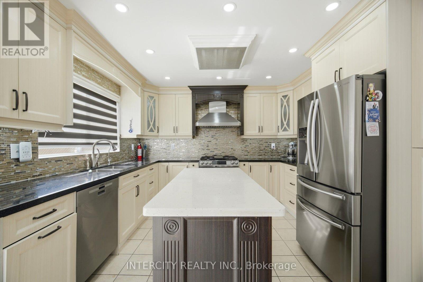 14 Maldives Crescent, Brampton, Ontario  L6P 1L5 - Photo 16 - W13171200