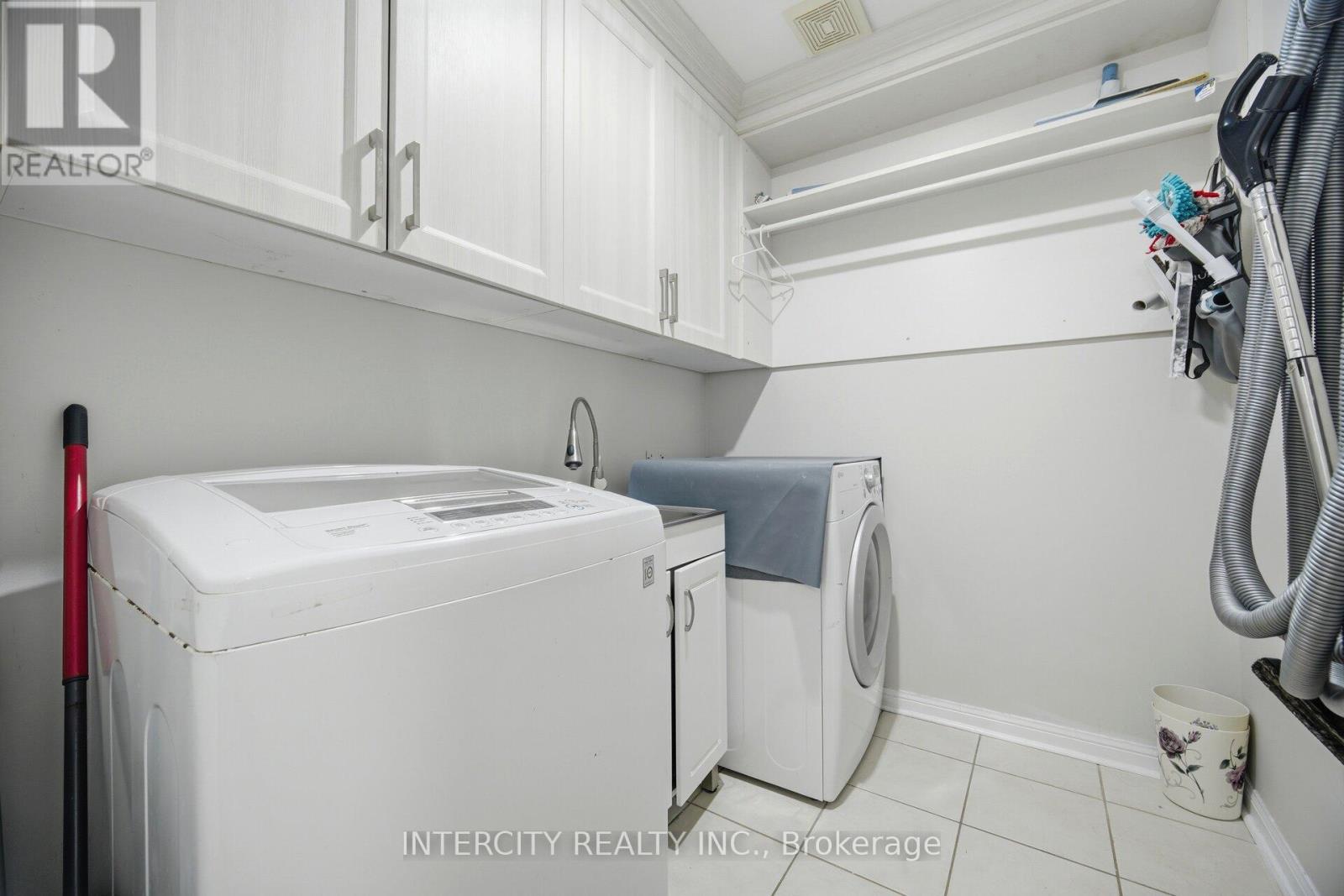 14 Maldives Crescent, Brampton, Ontario  L6P 1L5 - Photo 32 - W13171200
