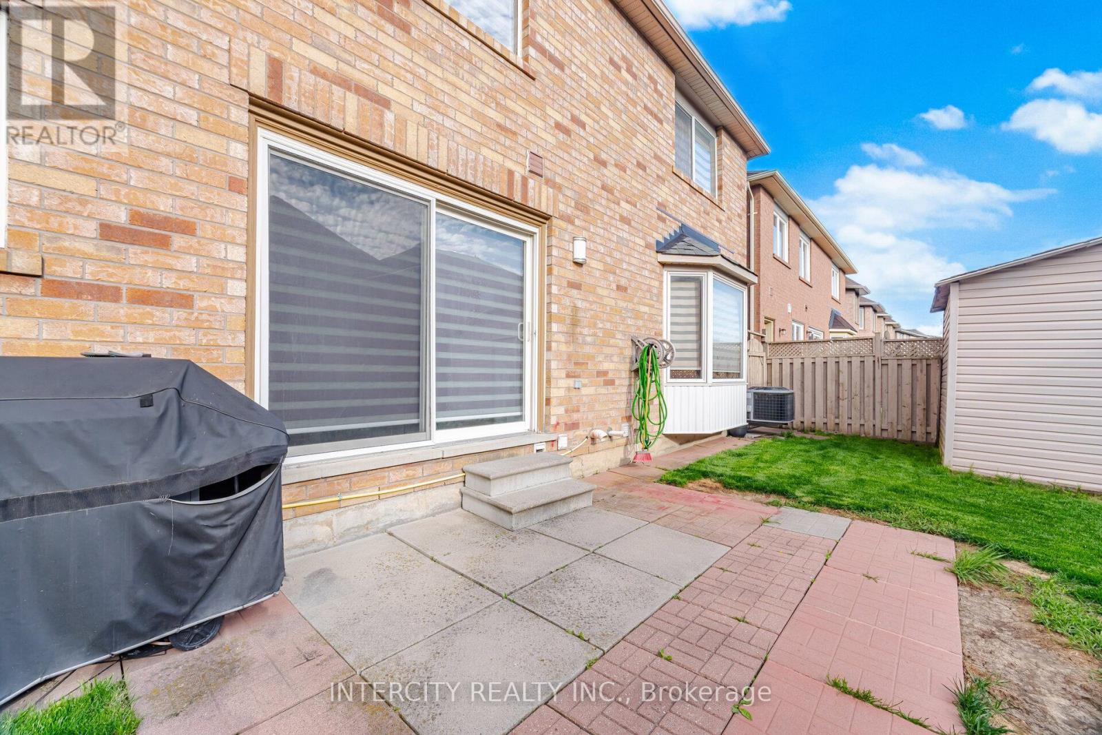 14 Maldives Crescent, Brampton, Ontario  L6P 1L5 - Photo 47 - W13171200