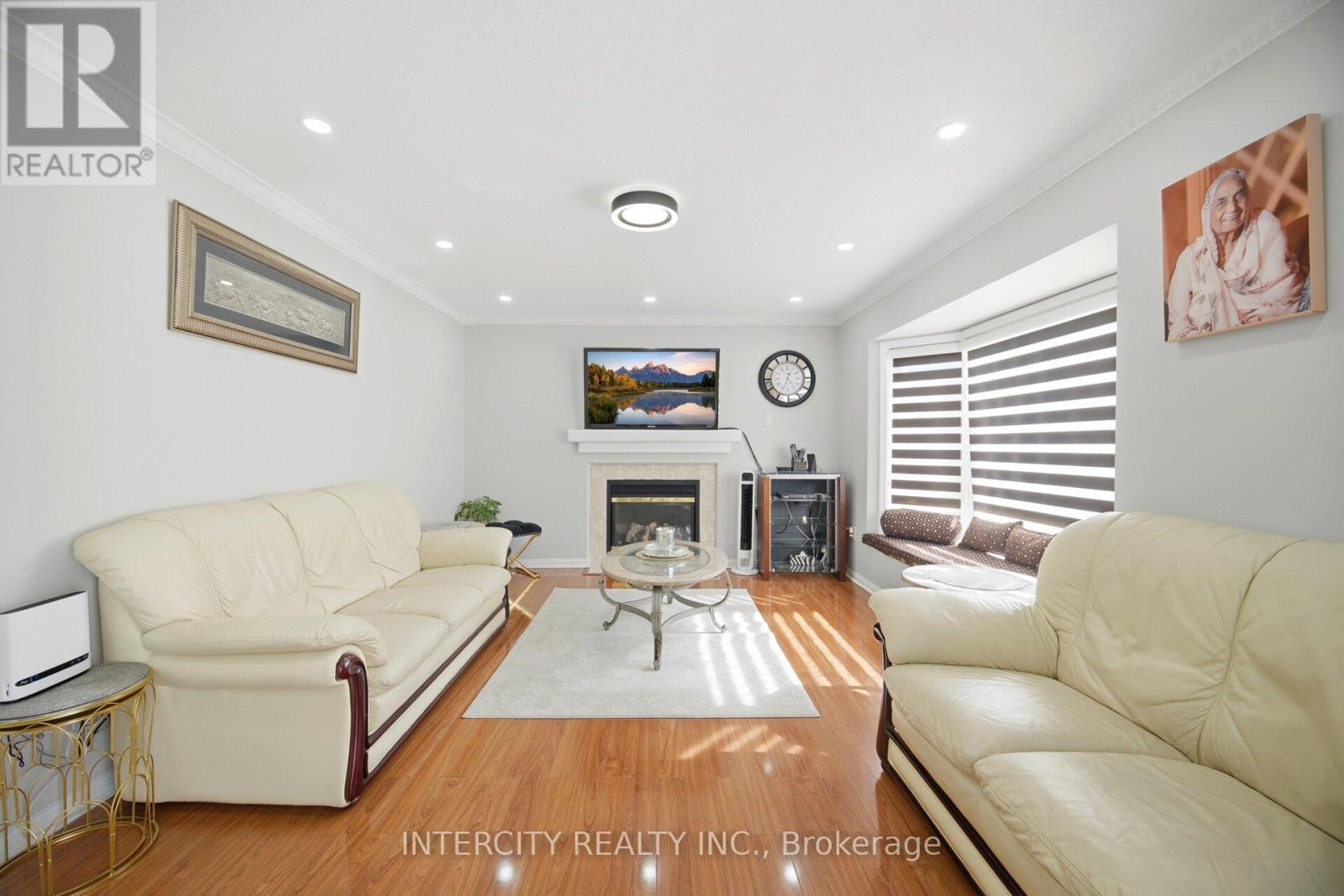 14 Maldives Crescent, Brampton, Ontario  L6P 1L5 - Photo 8 - W13171200