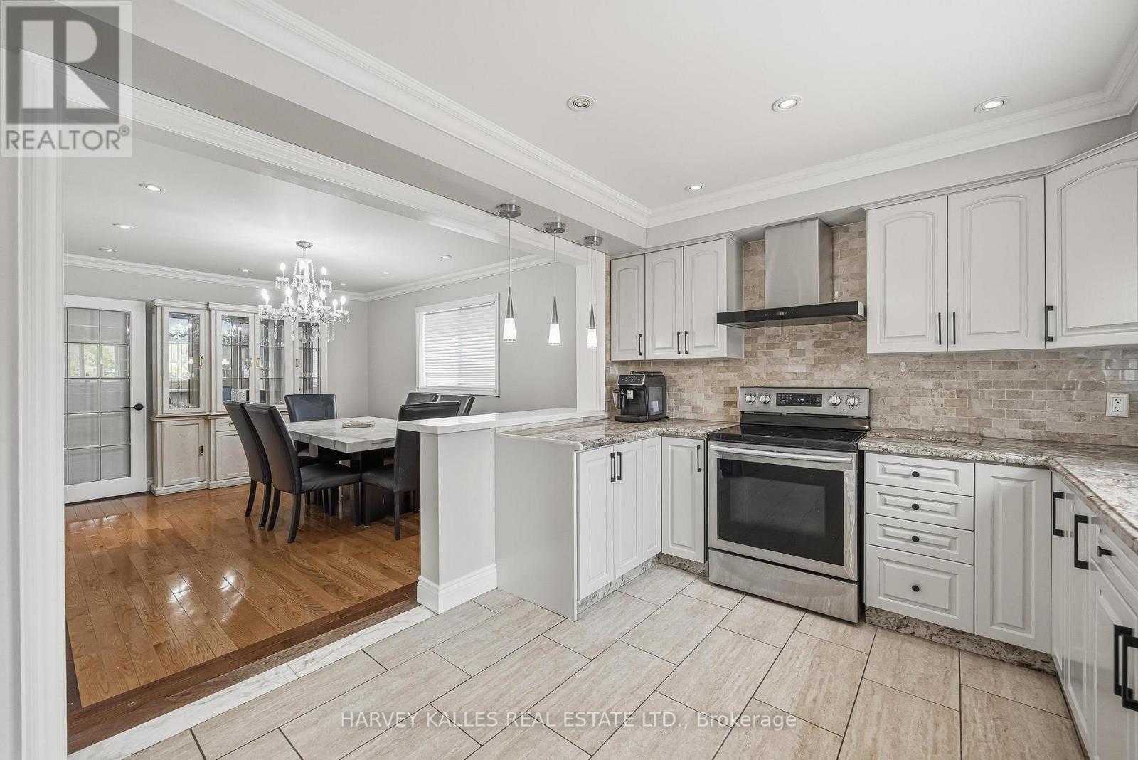 951 White Clover Way, Mississauga, Ontario  L5V 1E7 - Photo 12 - W13171250