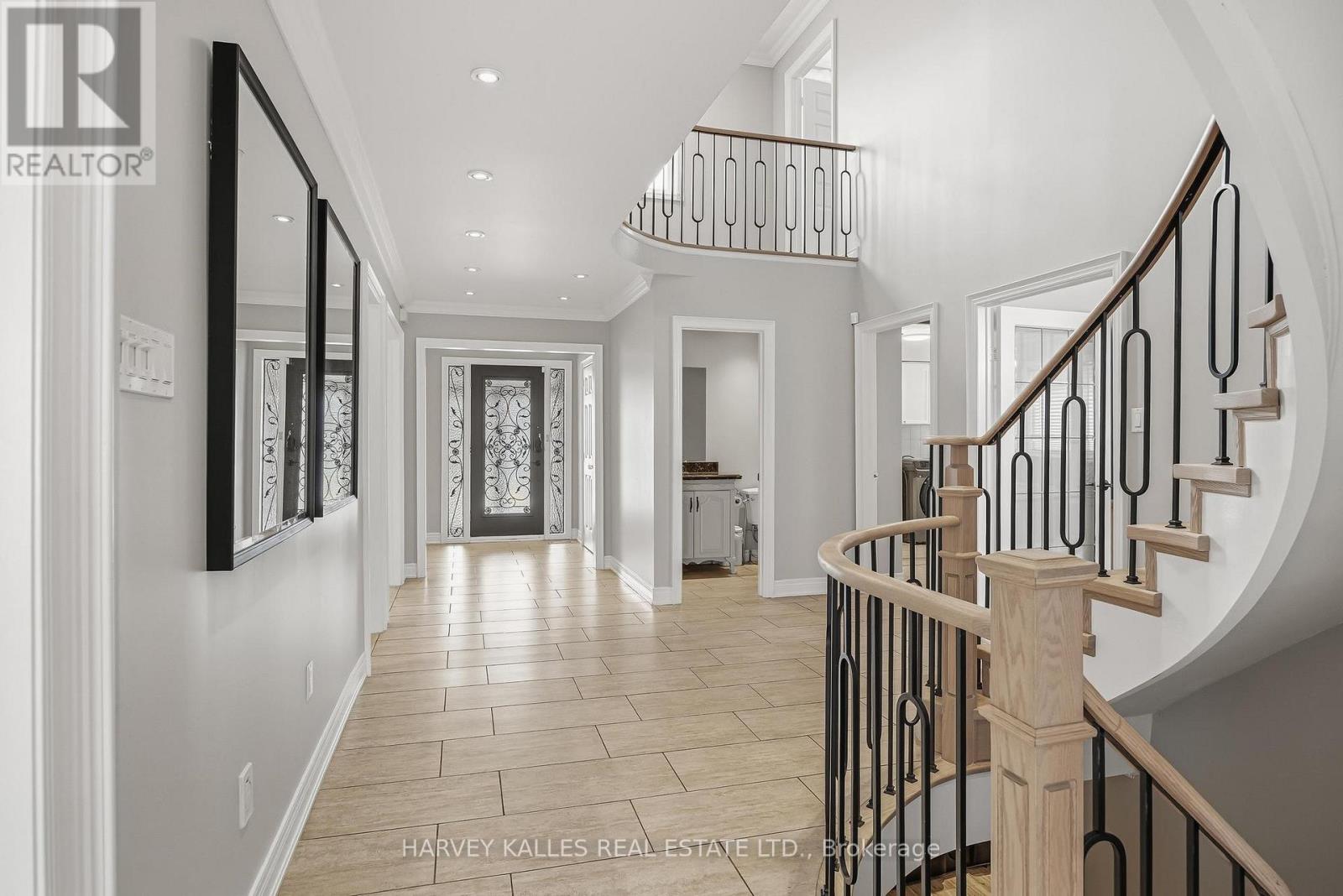 951 White Clover Way, Mississauga, Ontario  L5V 1E7 - Photo 3 - W13171250