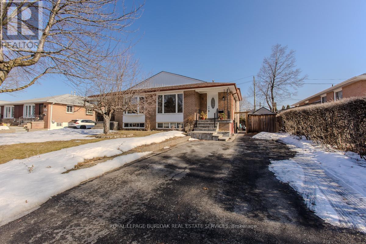 1294 Napier Crescent, Oakville, Ontario  L6H 2A4 - Photo 3 - W13171348