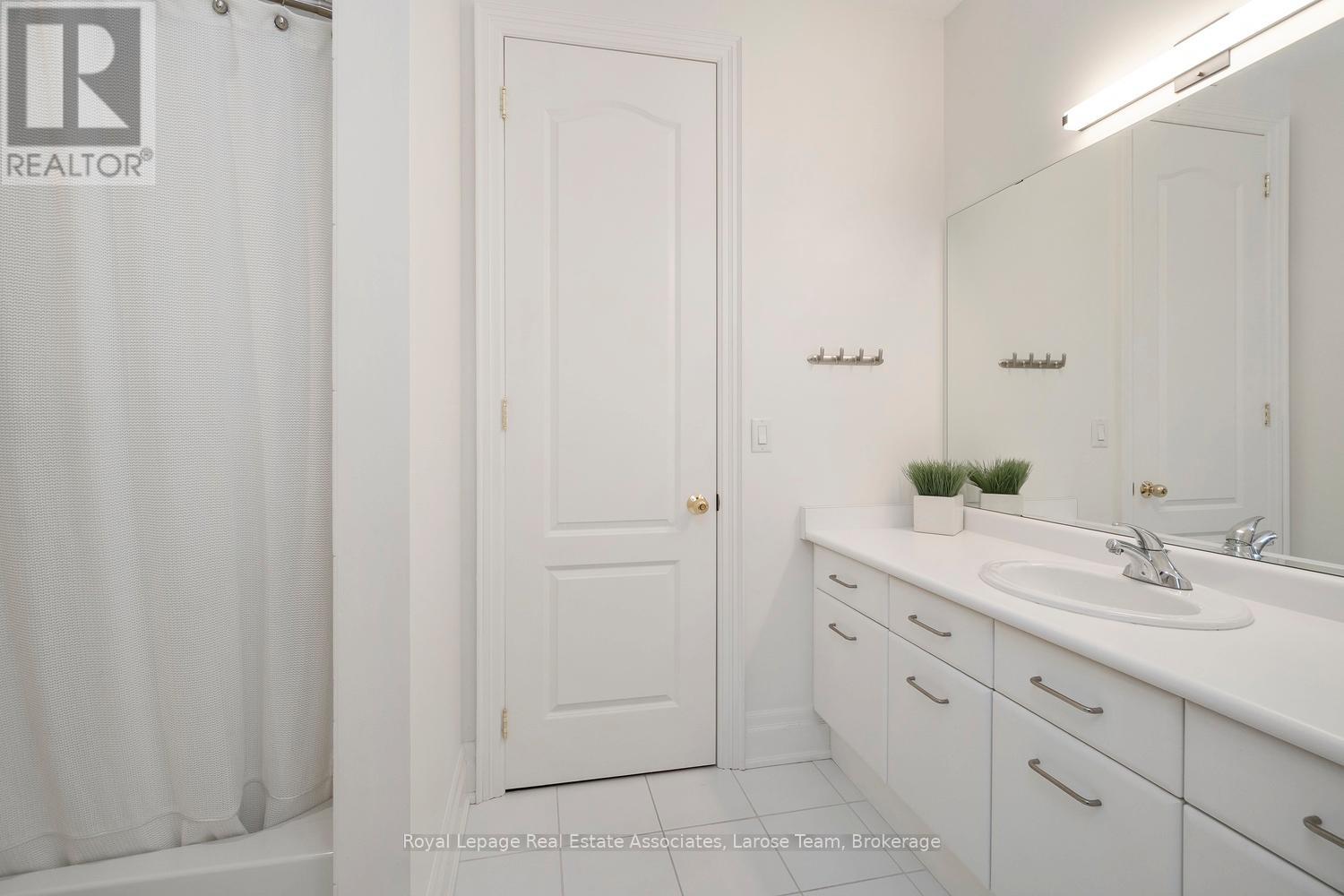 562 Gladwyne Court, Mississauga, Ontario  L5H 4L4 - Photo 31 - W13171400