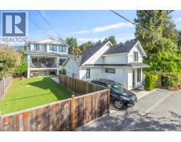 345 E 20TH STREET, North Vancouver, British Columbia