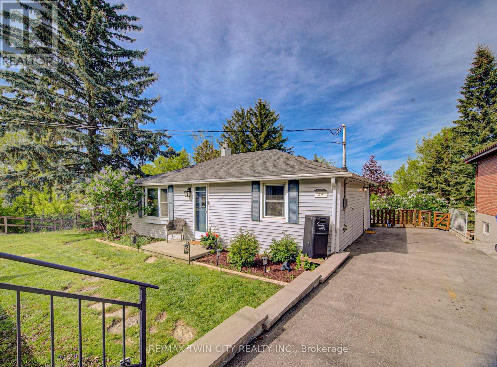 39 Guelph Street, Guelph, Ontario  N1H 5Y7 - Photo 2 - X13171182