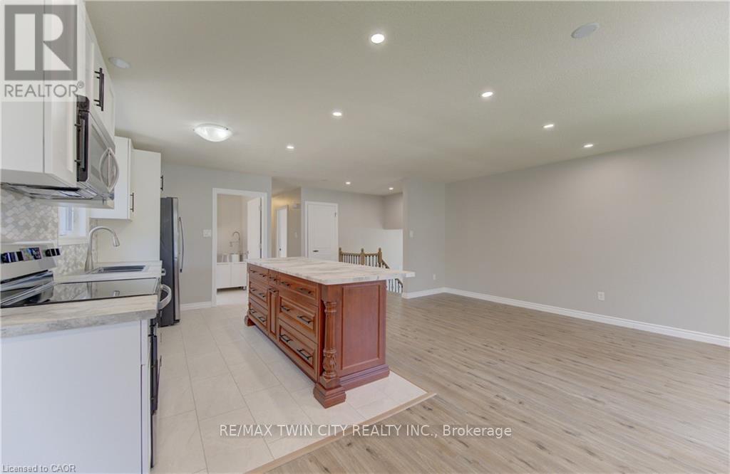 51 Coach Hill Drive, Kitchener, Ontario  N2E 1N7 - Photo 11 - X13171284
