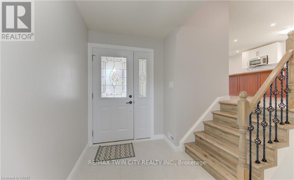51 Coach Hill Drive, Kitchener, Ontario  N2E 1N7 - Photo 3 - X13171284