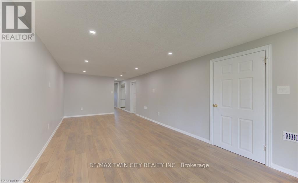 51 Coach Hill Drive, Kitchener, Ontario  N2E 1N7 - Photo 32 - X13171284