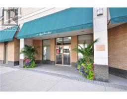 305 - 935 ROYAL YORK ROAD, Toronto, Ontario