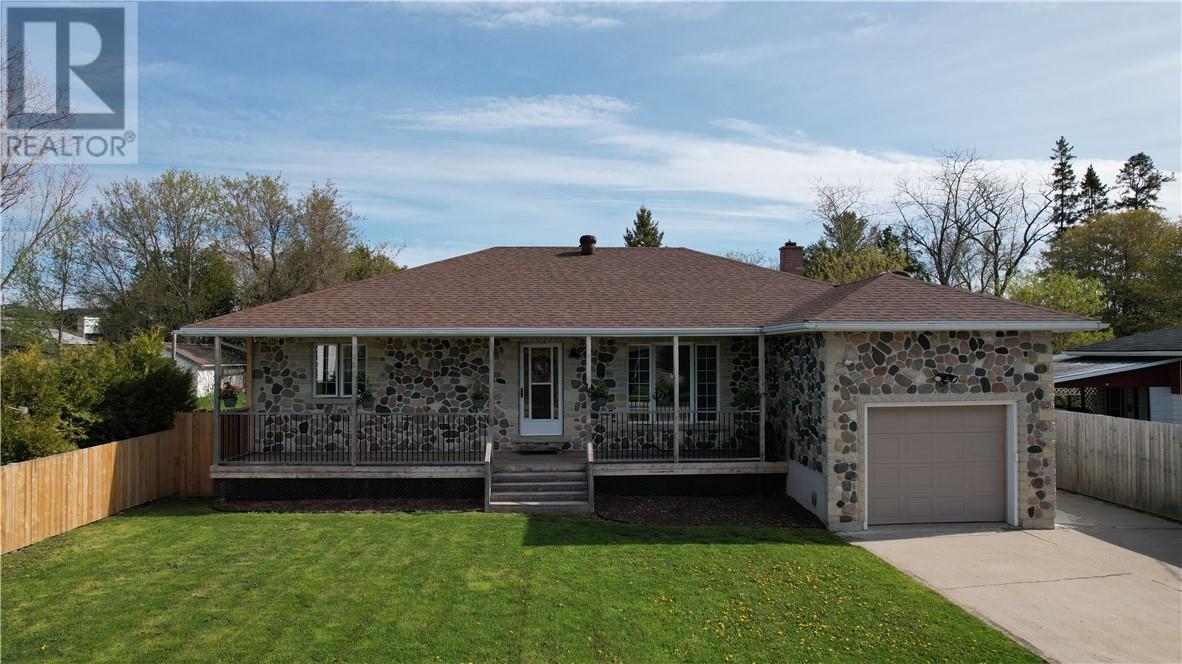 18 Vankoughnet Street W, Little Current, Ontario  p0p 1k0 - Photo 1 - 2128013
