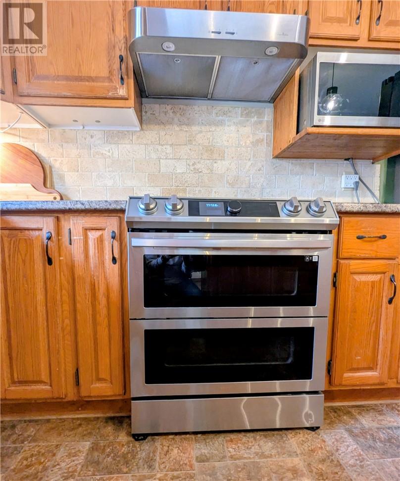 18 Vankoughnet Street W, Little Current, Ontario  p0p 1k0 - Photo 12 - 2128013