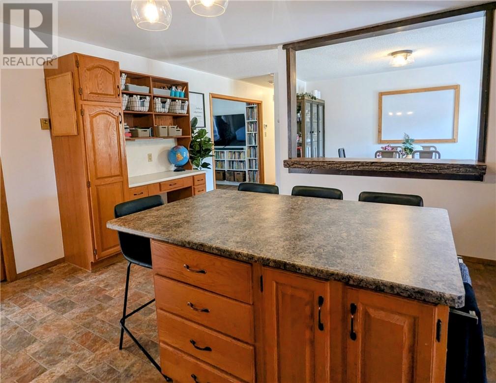 18 Vankoughnet Street W, Little Current, Ontario  p0p 1k0 - Photo 11 - 2128013