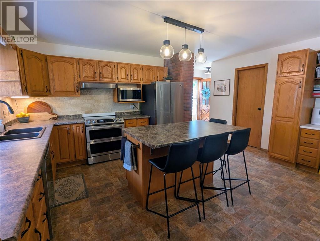 18 Vankoughnet Street W, Little Current, Ontario  p0p 1k0 - Photo 13 - 2128013