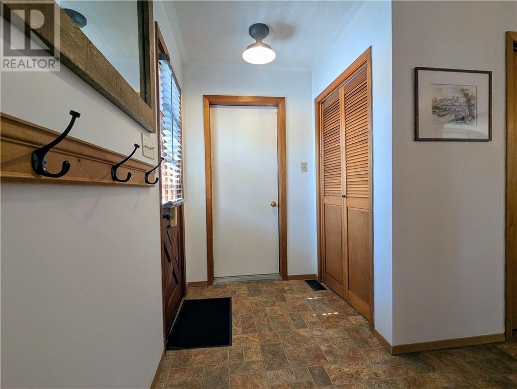 18 Vankoughnet Street W, Little Current, Ontario  p0p 1k0 - Photo 2 - 2128013