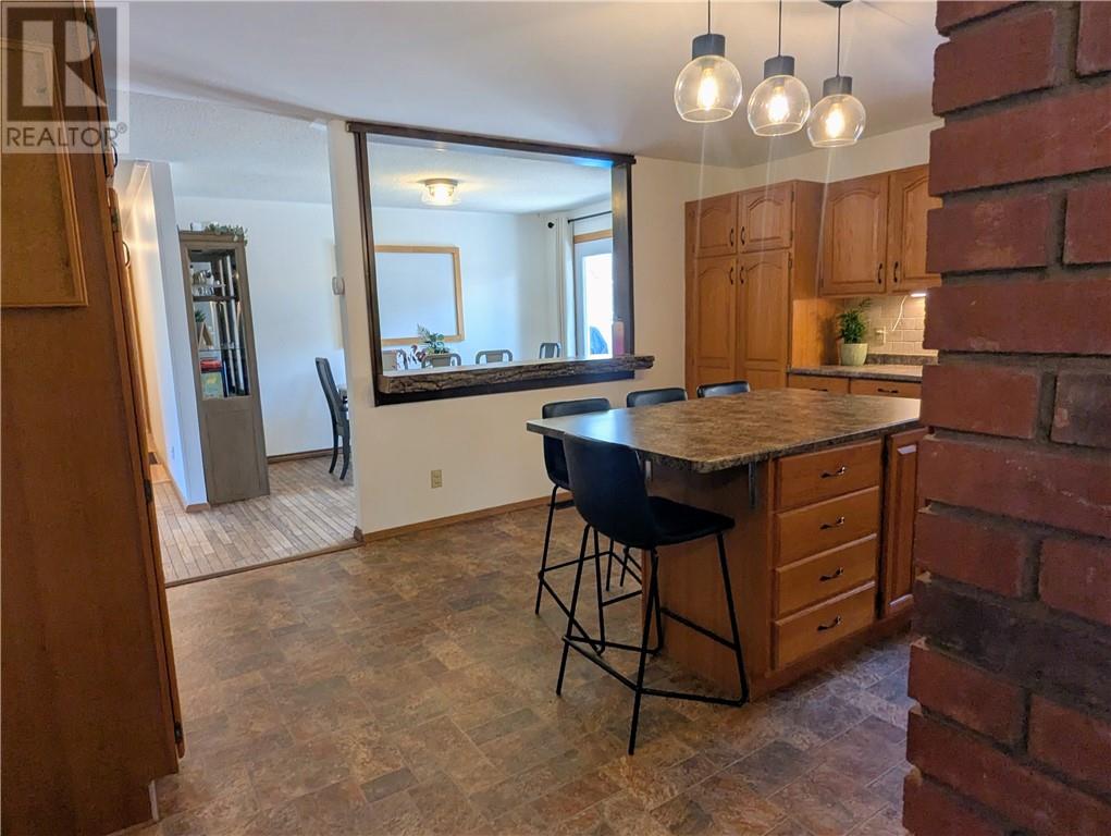 18 Vankoughnet Street W, Little Current, Ontario  p0p 1k0 - Photo 5 - 2128013