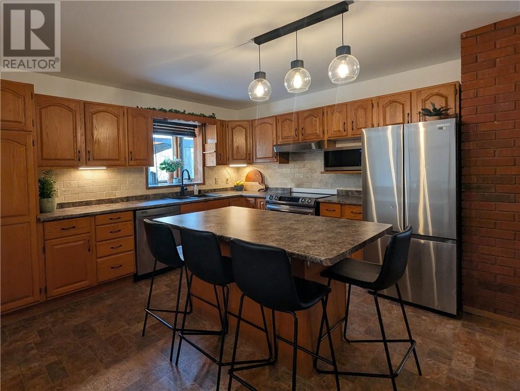 18 Vankoughnet Street W, Little Current, Ontario  p0p 1k0 - Photo 8 - 2128013