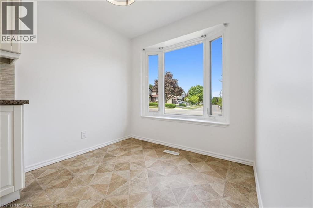 2432 Malcolm Crescent, Burlington, Ontario  L7P 3Y4 - Photo 6 - 40832957